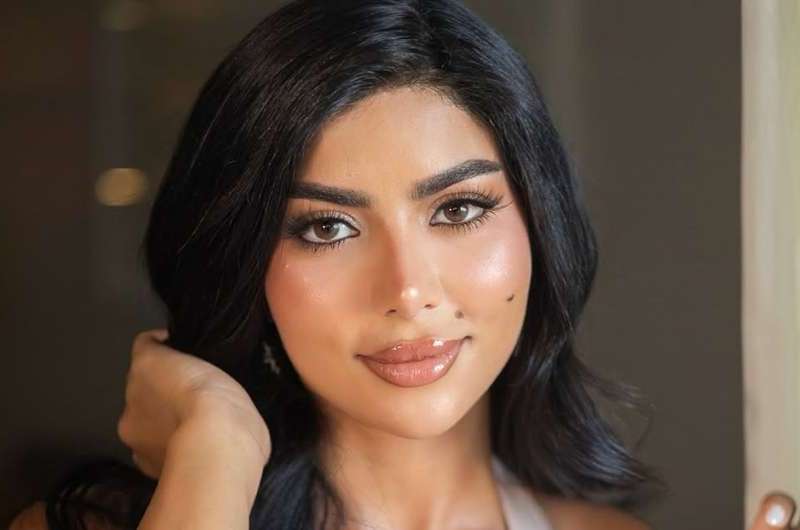 كارولين عزمي