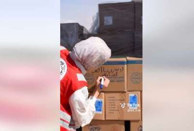 رسائل تركها الهلال الأحمر المصري على مساعدات غزة