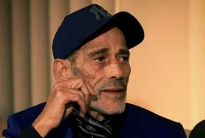 محمود عزب ينفي اعتزاله الفن